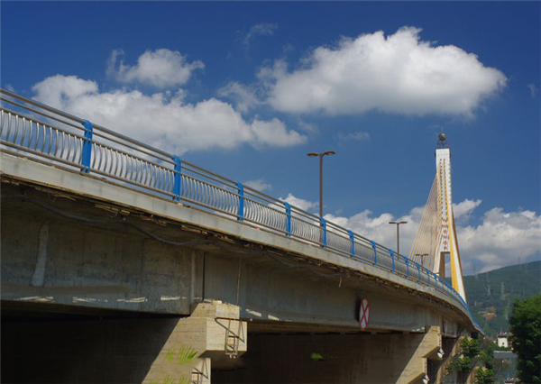 荆州304不锈钢桥梁护栏：安全、耐用与美观的完美结合