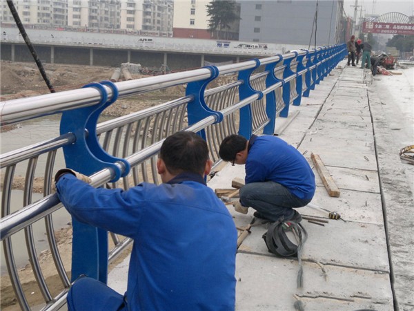 荆州不锈钢桥梁护栏除锈维护的重要性及其方法