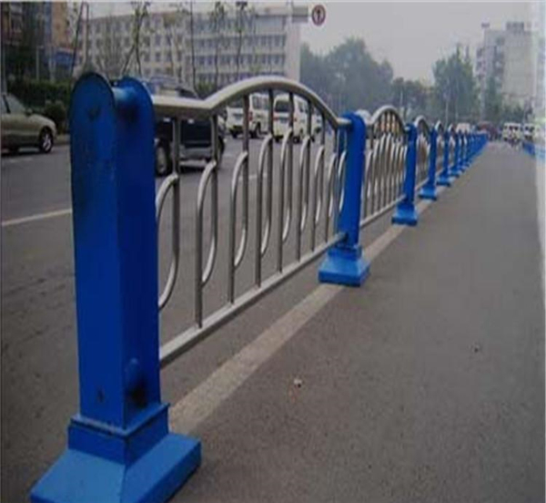 荆州不锈钢防撞栏杆生产制造工艺